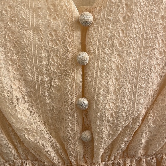 Bohemian lace crop blouse beige-peach color - Picture 2 of 5